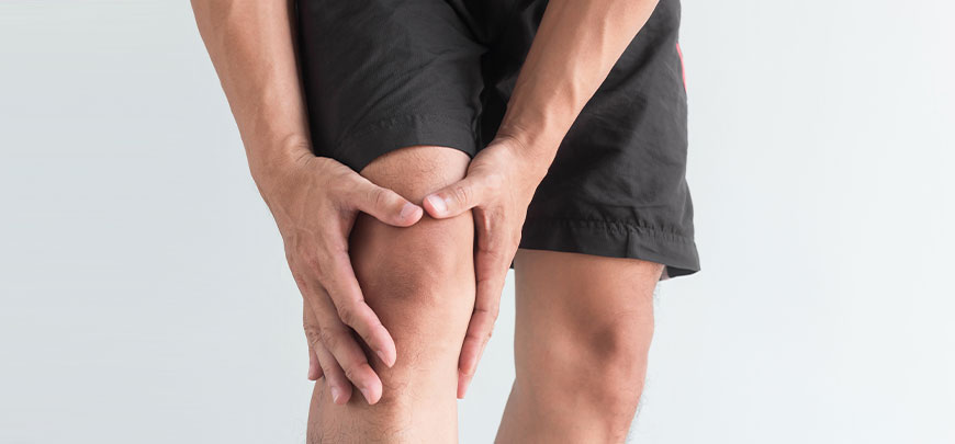 patient experiencing knee pain and in need of Advanced Joint Pain Relief
